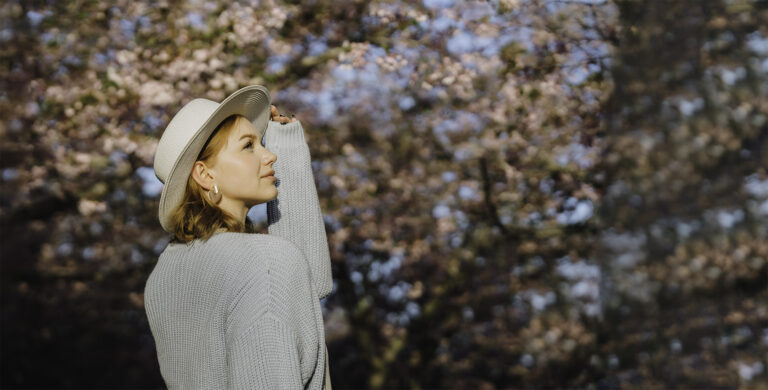 Read more about the article Auckland Cherry Blossom Botanical Gadrens Portraits Photography